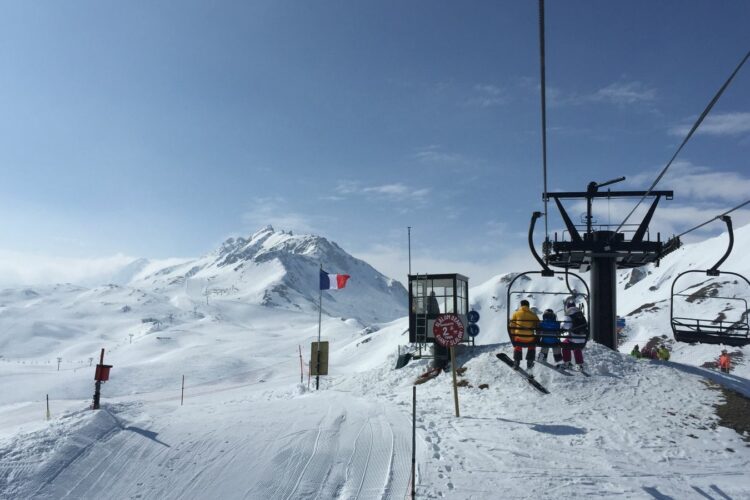 Assurance ski et sports d&rsquo;hiver : garanties, prix et notre avis de courtier